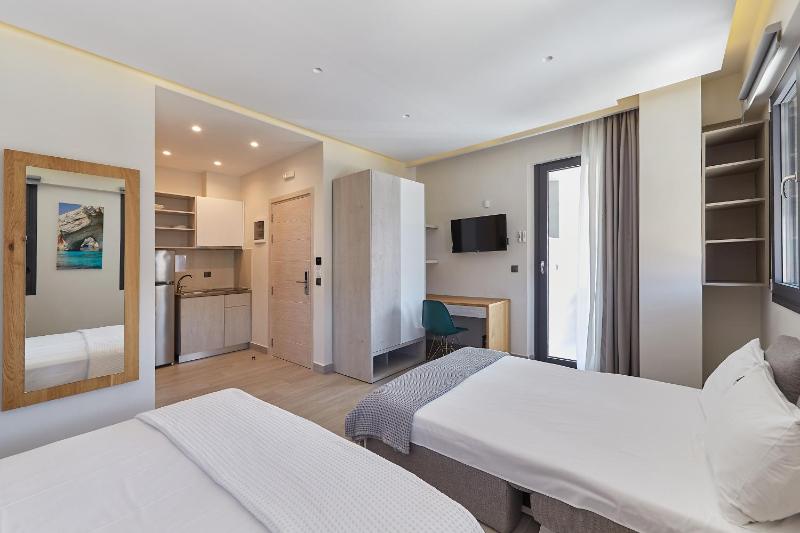 Quadruple Room with Mountain View image 3