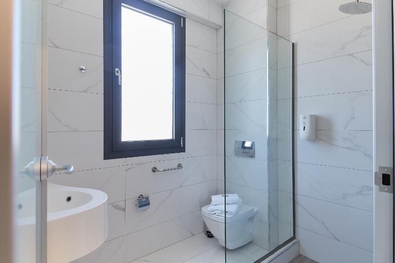Quadruple Room with Mountain View image 2