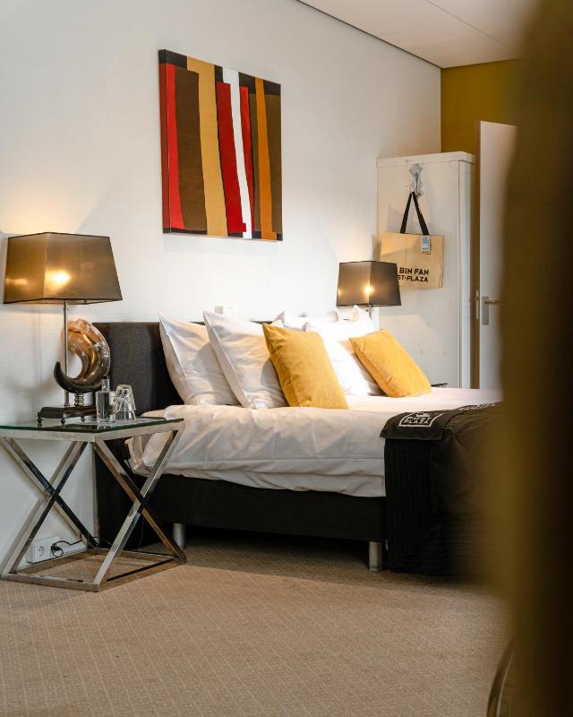King Suite with Balcony image 3