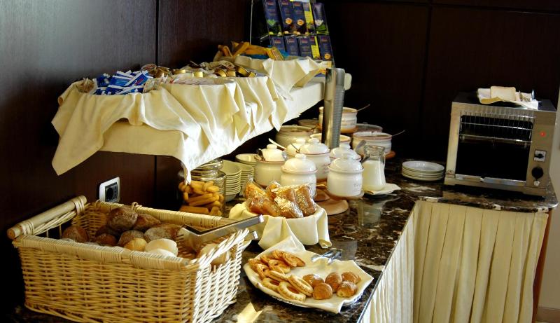Hotel Capri Bardolino 3S - image 18