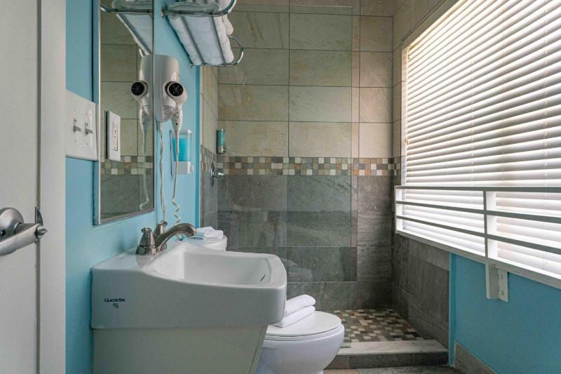 Luxury King Room image 2