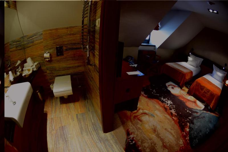 Budget Double Room image 2