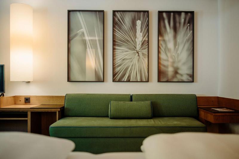 Triple Room with Garden View image 4