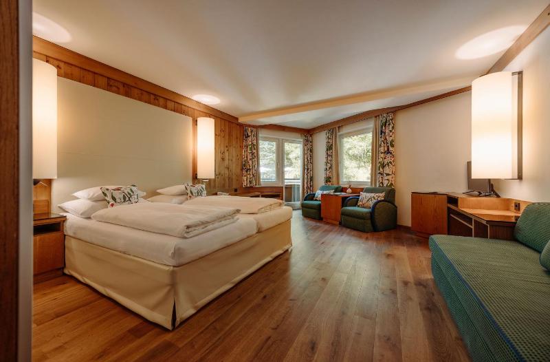 Triple Room with Garden View image 3