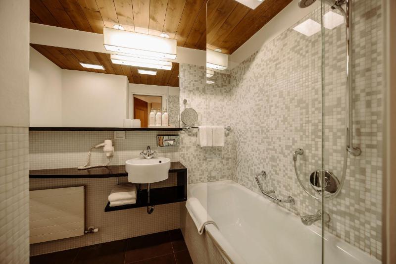 Double Room with Balcony image 3