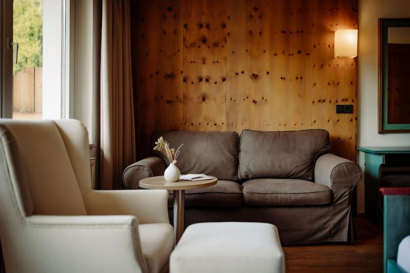 Double or Twin Room with Mountain View image 3