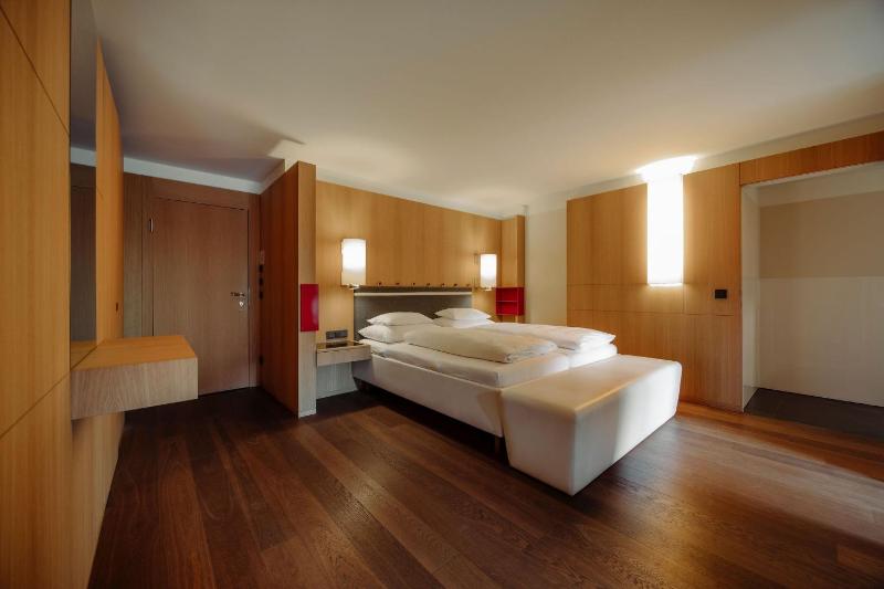 Junior Suite with Mountain View image 1