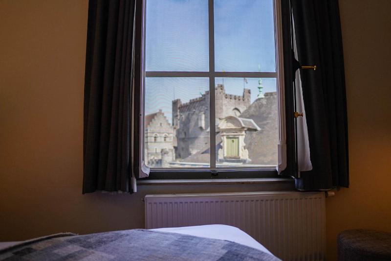 Standard Room image 4