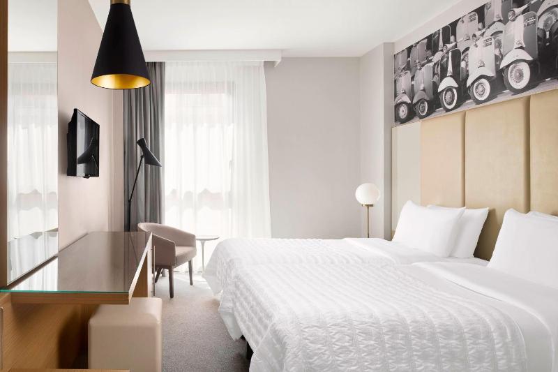Superior Twin Room, Smaller Guest room, 2 Twin/Single Bed(s) image 3