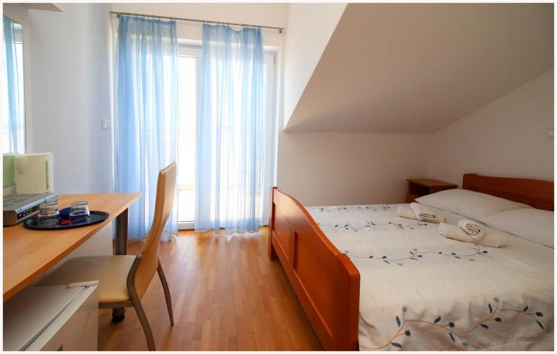 Double Room image 3