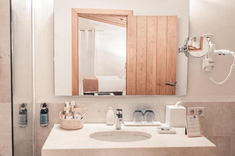 Double Room with Terrace image 4