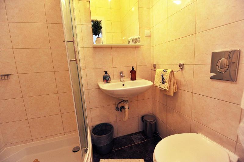 Studio Apartment with Sea View image 3