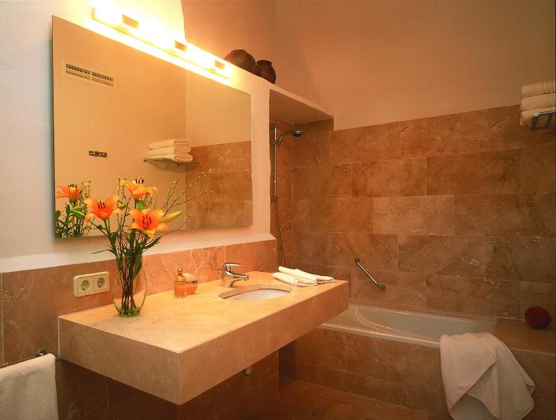 Standard Double Room image 2