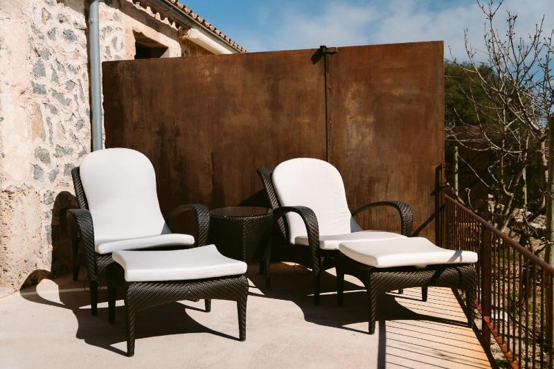 Junior Suite with Garden View image 2