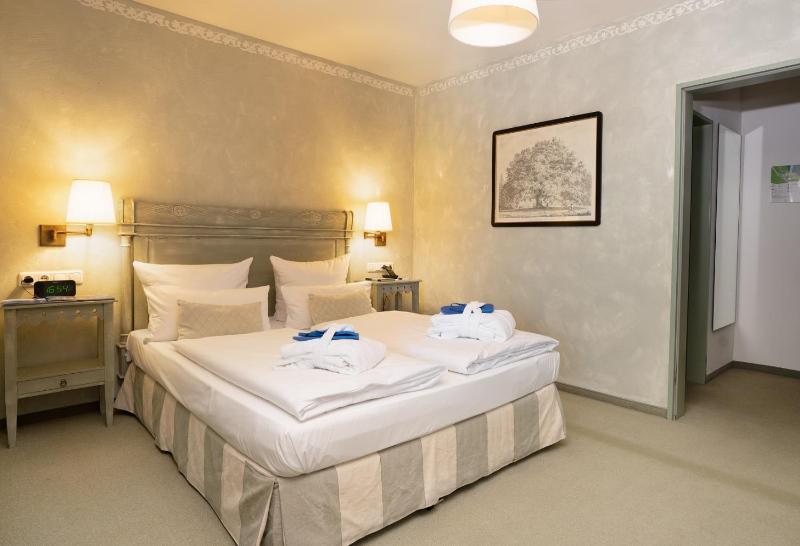 Standard Double Room image 3