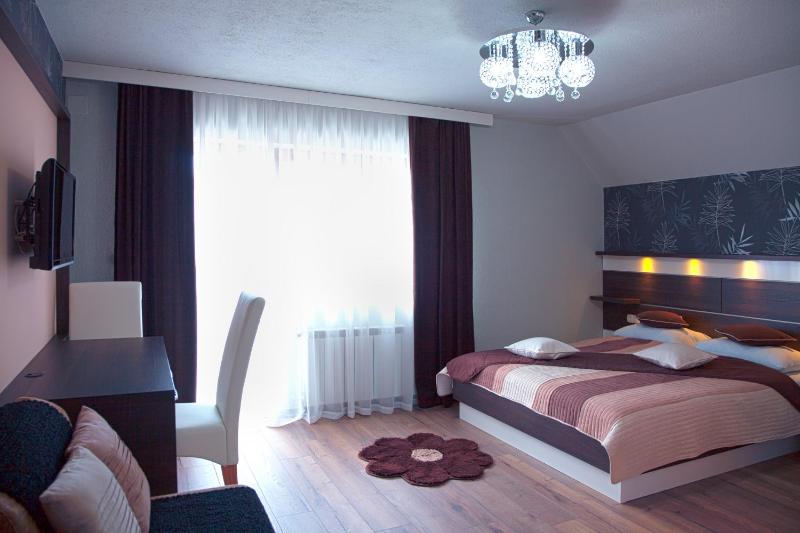 Superior Double Room with Balcony image 4