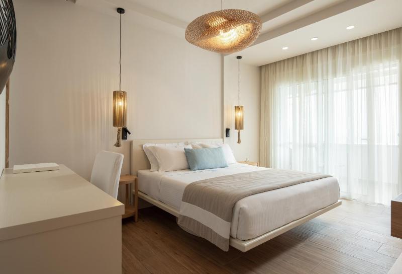 One-Bedroom Suite image 3