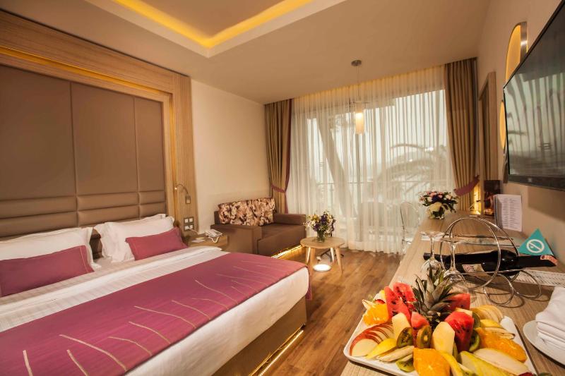 Double or Twin Room image 3