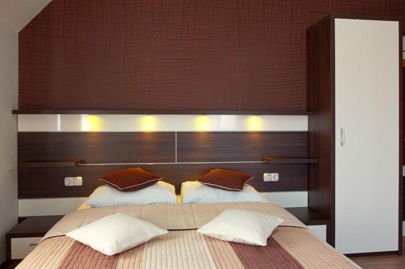 Superior Double Room with Balcony image 3