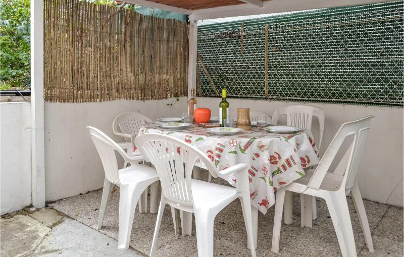 2 Bedroom Amazing Apartment In Capbreton - image 15
