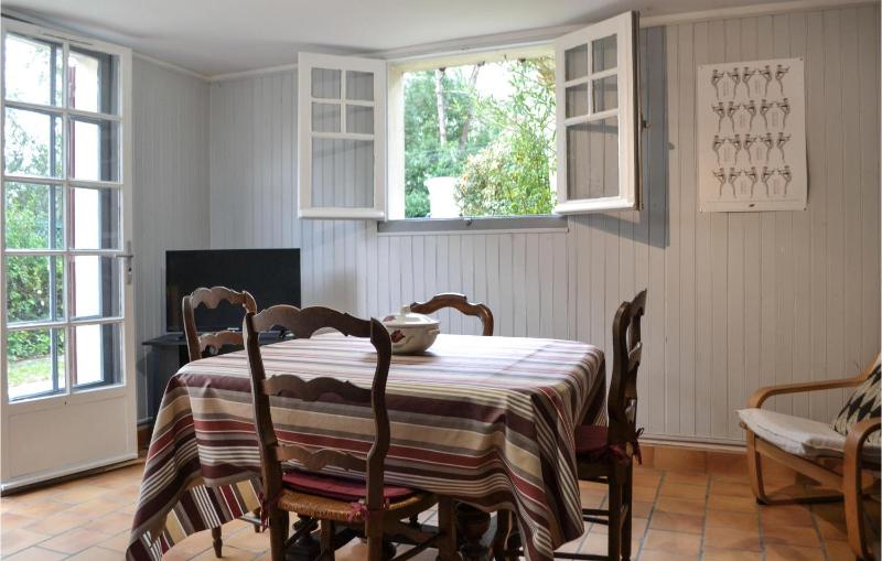 2 Bedroom Amazing Apartment In Capbreton - image 13