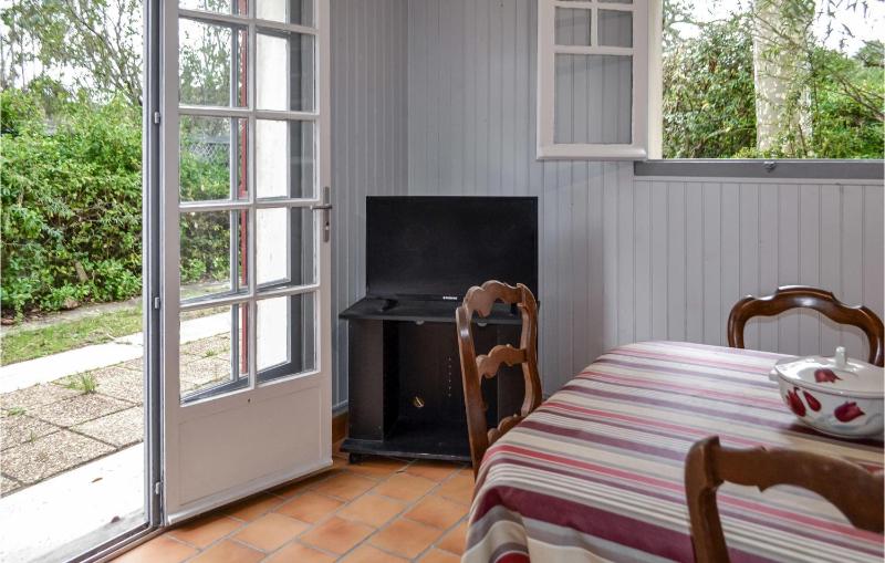 2 Bedroom Amazing Apartment In Capbreton - image 2