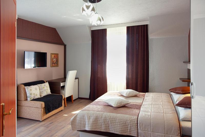 Superior Double Room with Balcony image 2