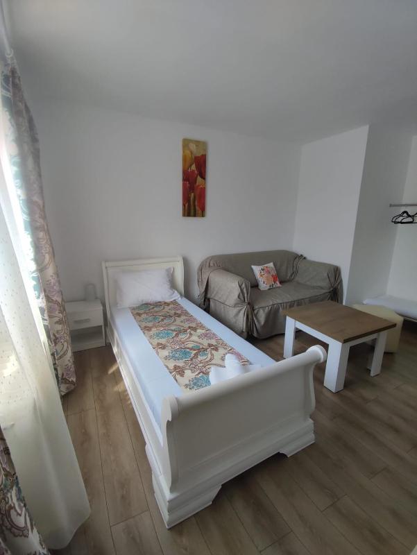 Single Room image 3