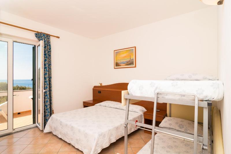 Quadruple Room image 1