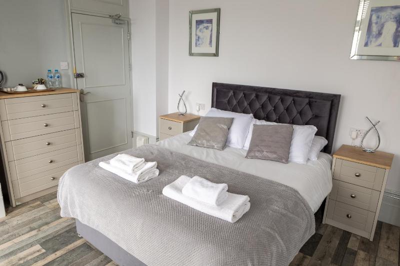 Double - Ensuite - Large image 1