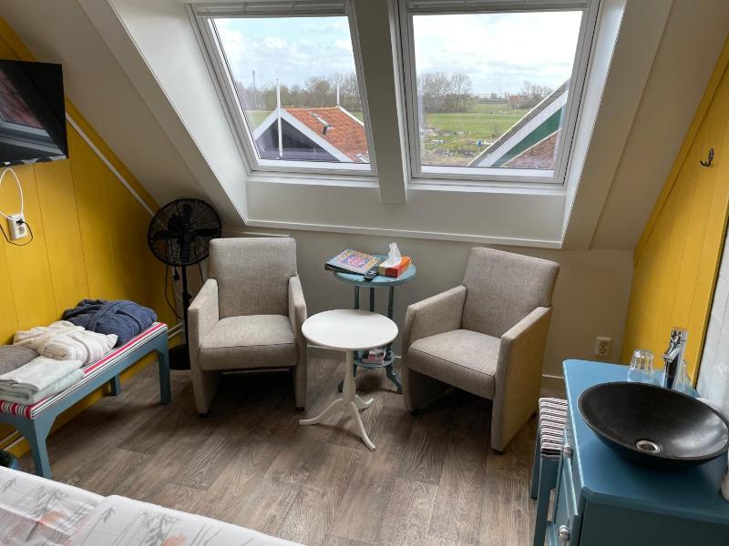 Double Room with Lake View image 4