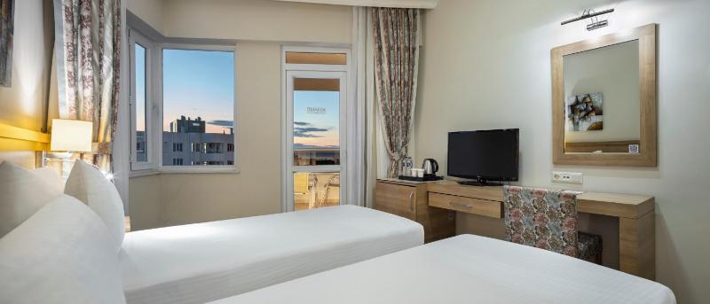 Double Room - Non-Smoking  image 4
