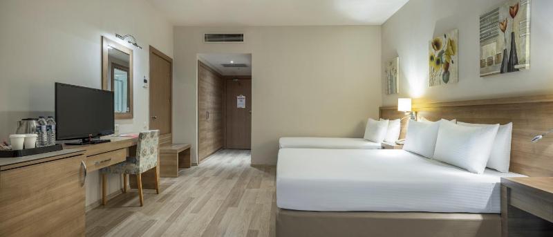 Superior Room - Non-Smoking image 4
