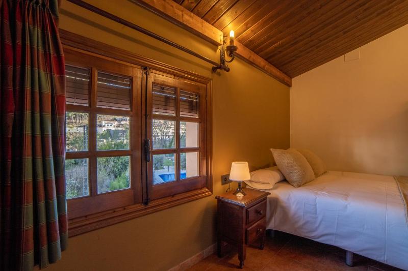 Two-Bedroom House (5 Adults) image 2