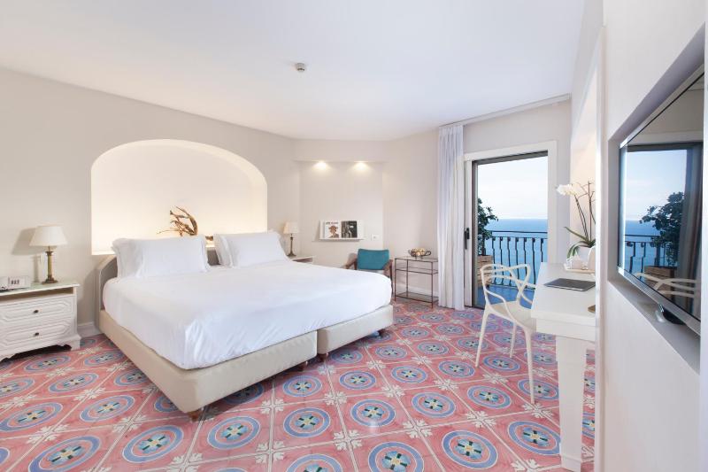 Comfort Double Room with Balcony and Sea View image 1