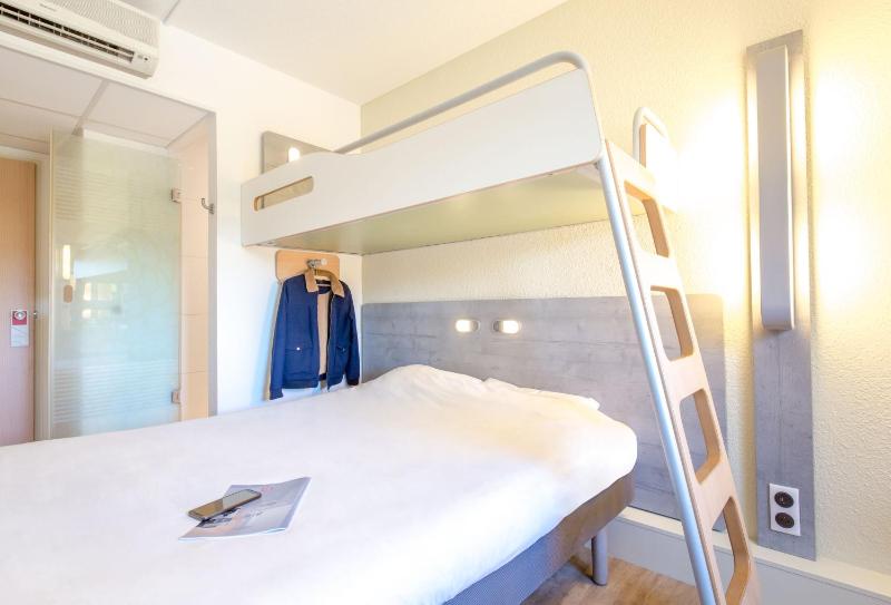 Triple Room with Double Bed and Bunk Bed image 3