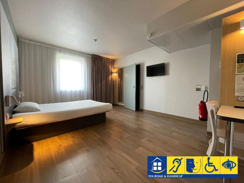 Double Room - Disability Access image 3