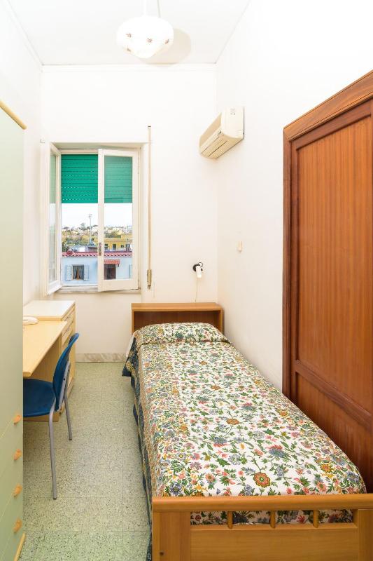 Single Room image 2