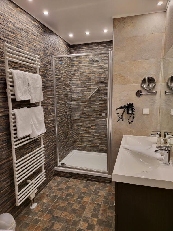 Deluxe Double Room image 4