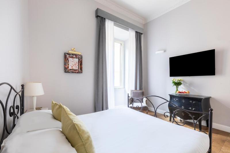 Standard Quadruple Room image 4