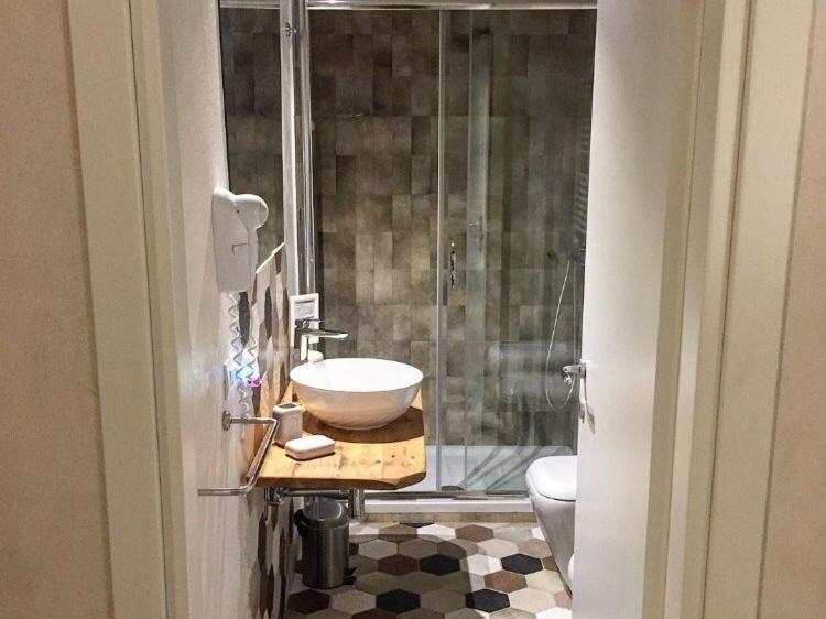 Standard Single Room image 4