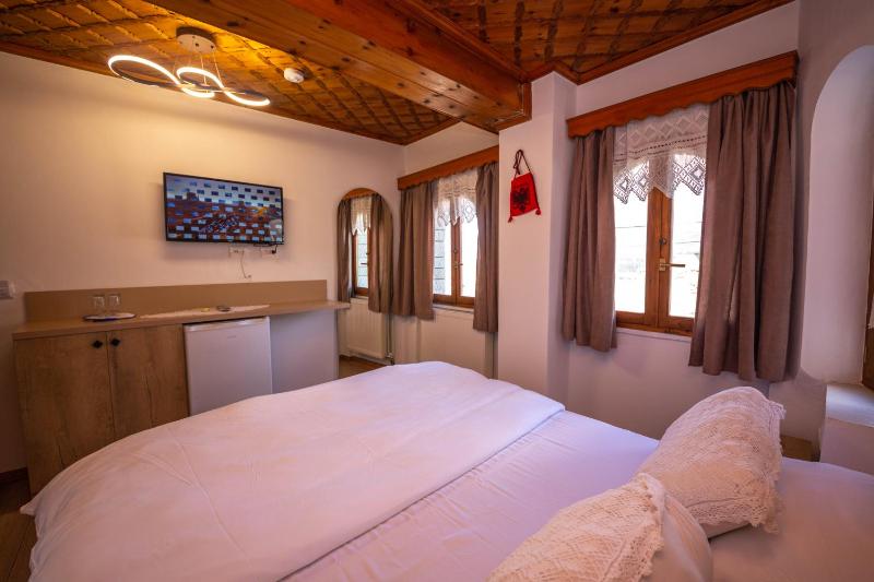 Double Room image 3