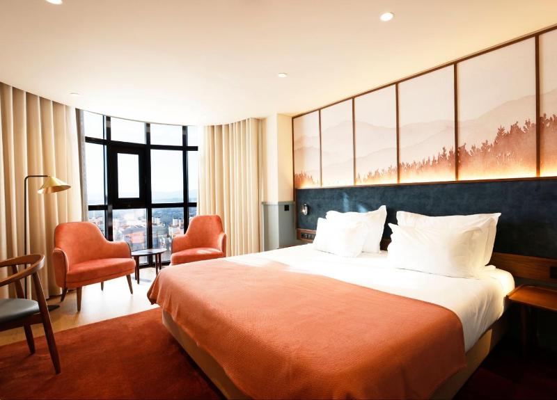 Double Room with Extra Bed image 1