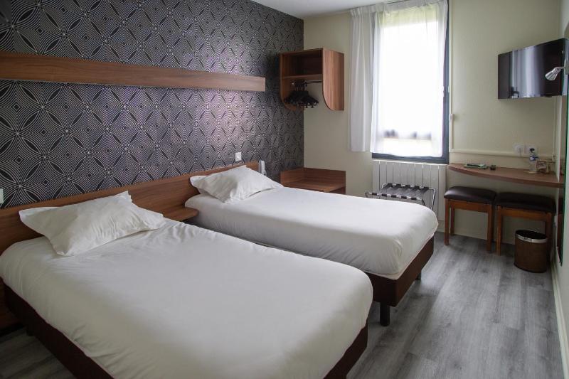 Comfort Twin Room image 4