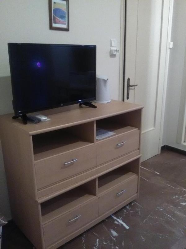 One-Bedroom Apartment image 2