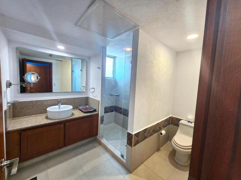 Amazing views beachfront Grand Venetian - image 9