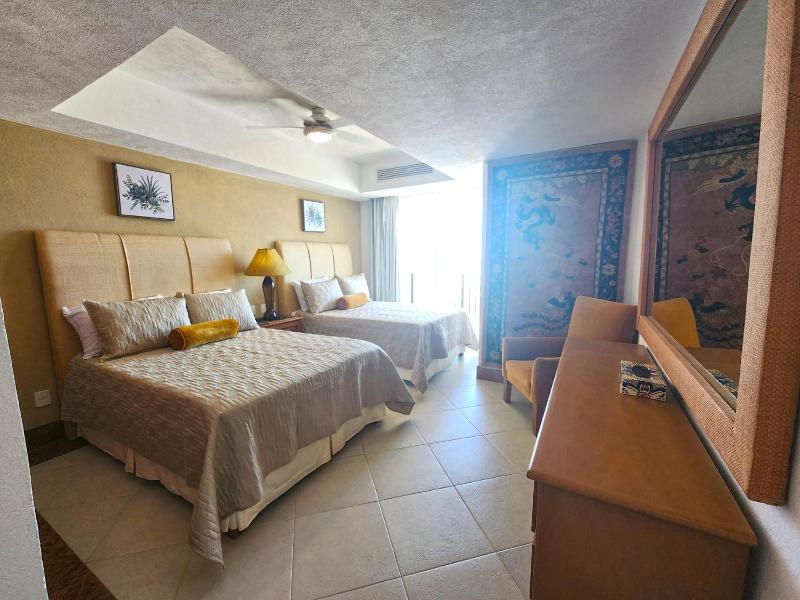 Amazing views beachfront Grand Venetian - image 14