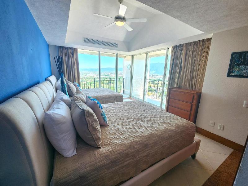 Amazing views beachfront Grand Venetian - image 11