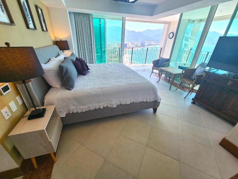 Amazing views beachfront Grand Venetian - image 4