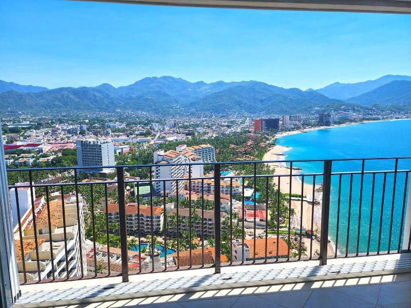 Amazing views beachfront Grand Venetian - image 8